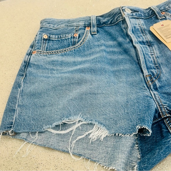 Levi's Women's 501 Original High-Rise Jean Shorts Size 33/Distressed/Lightweight - Picture 4 of 16